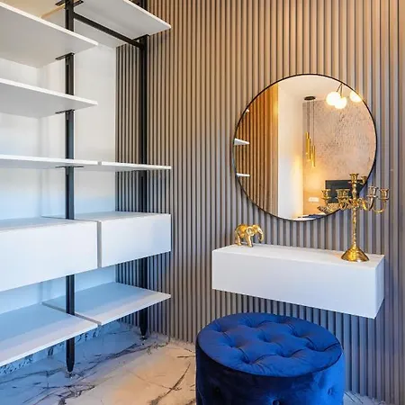 Capitis In The Center- Exclusive Apartment