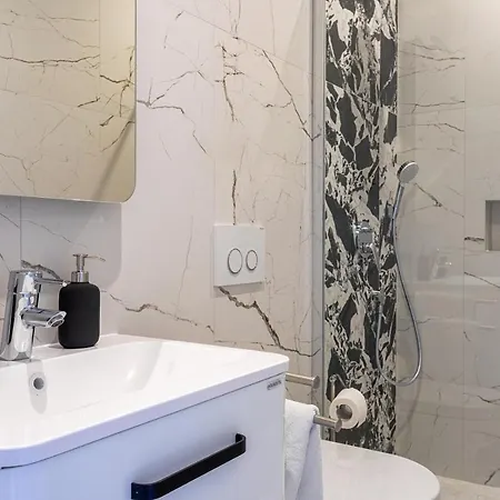 Capitis In The Center- Exclusive Apartment *