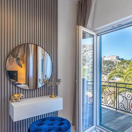Capitis In The Center- Exclusive Apartment