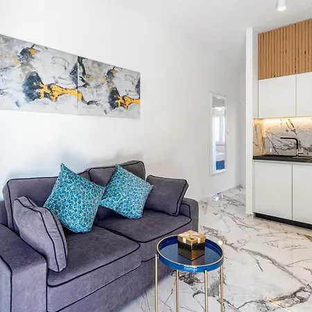 Capitis In The Center- Exclusive Apartment-stunning Fortress View דירה חוואר